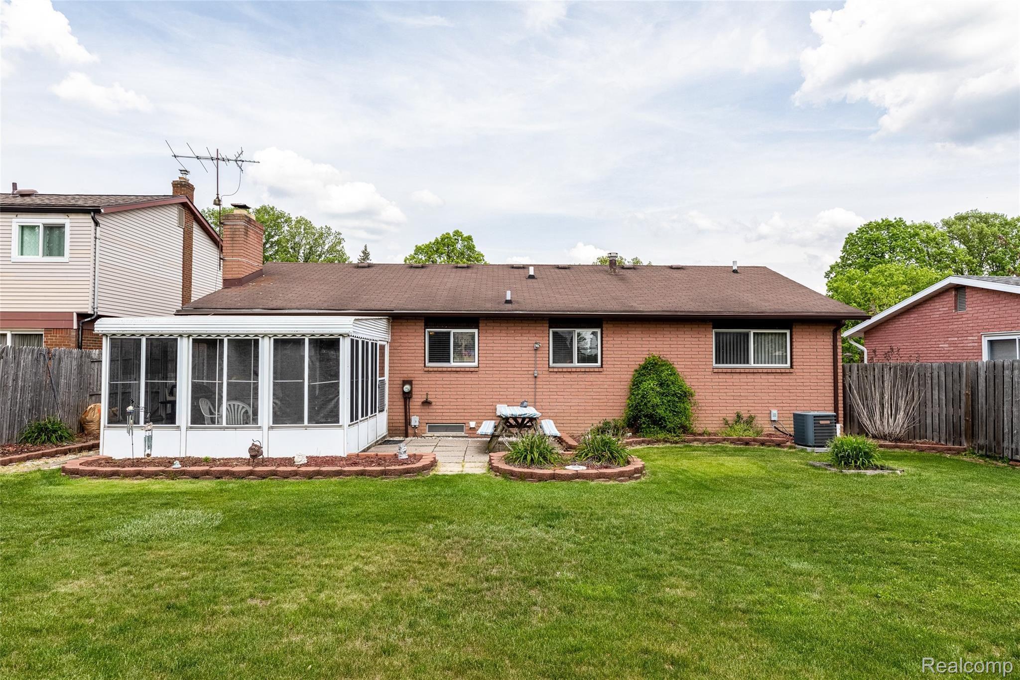44103 Arlington Road Canton, MI 48187 - Photo 27 of 31 5.Back