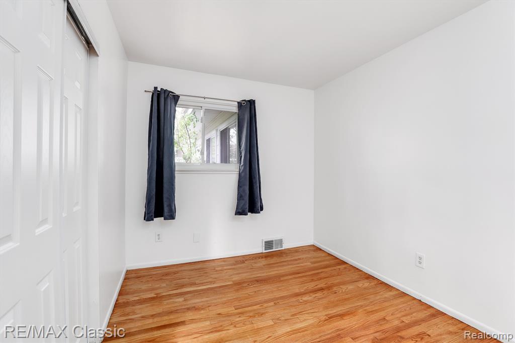 21809 Inkster Road Farmington Hills, MI 48336 - Photo 19 of 24