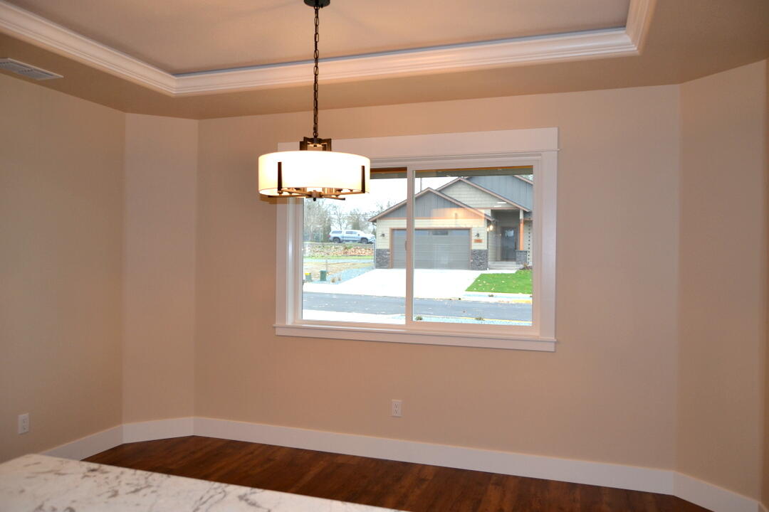 190 Southwest Rock Gulch Road Grants Pass, OR 97527 - Photo 7 of 30 Dining room