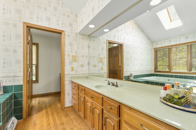 $600,000 | 6555 Stockbridge Lane, Long Grove, IL 60047