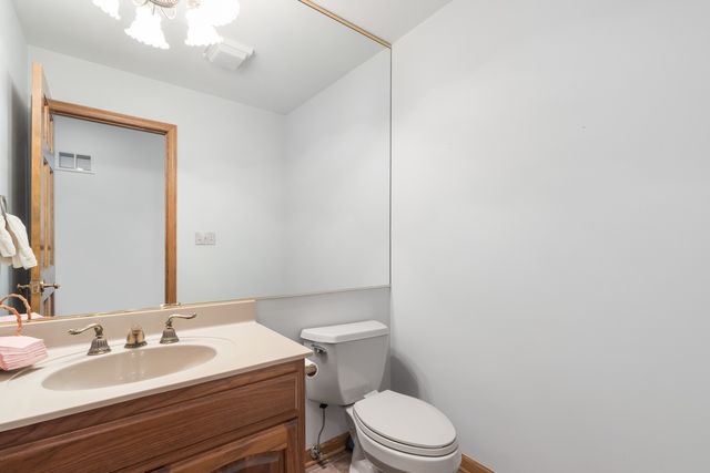 $600,000 | 6555 Stockbridge Lane, Long Grove, IL 60047