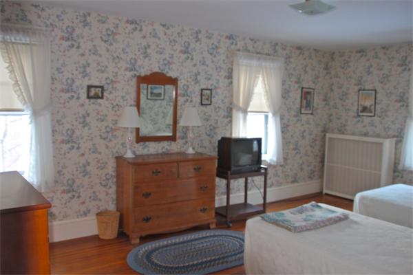 66 Maynard Road Northampton, MA 01060 - Photo 6 of 9