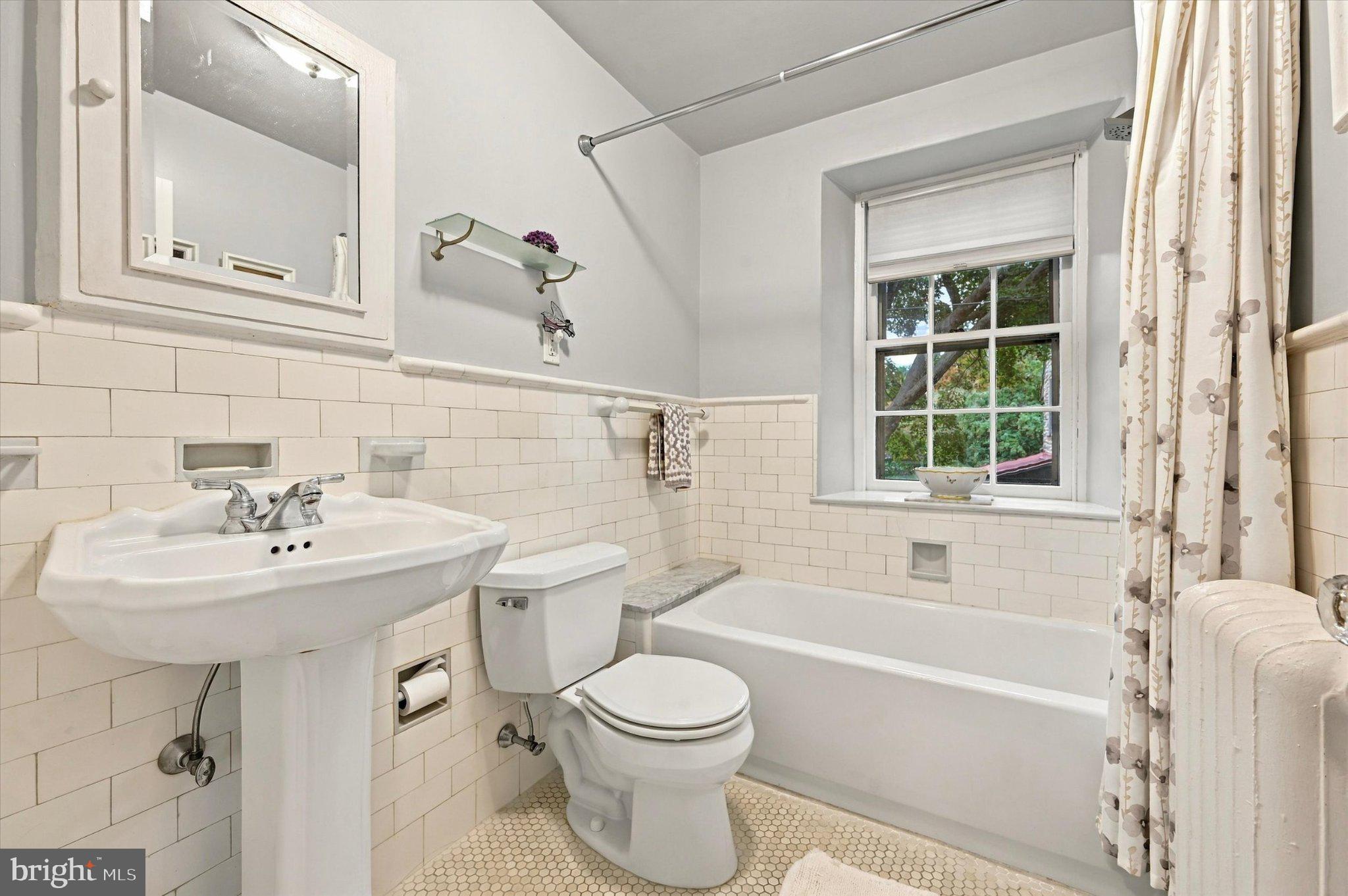 7811 Winston Road Philadelphia, PA 19118 - Photo 20 of 39 Hall Bath