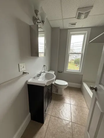 $1,500 | 1035 North Main Street, Unit 2, Fall River, MA 02720