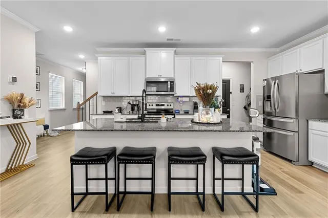 $3,300 | 715 River Gdns Drive, Atlanta, GA 30354