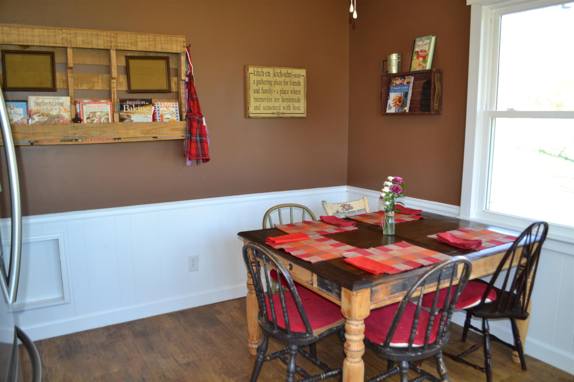 915 Hamilton Chambers Road Lebanon, TN 37087 - Photo 5 of 18 a dining room with furniture and window