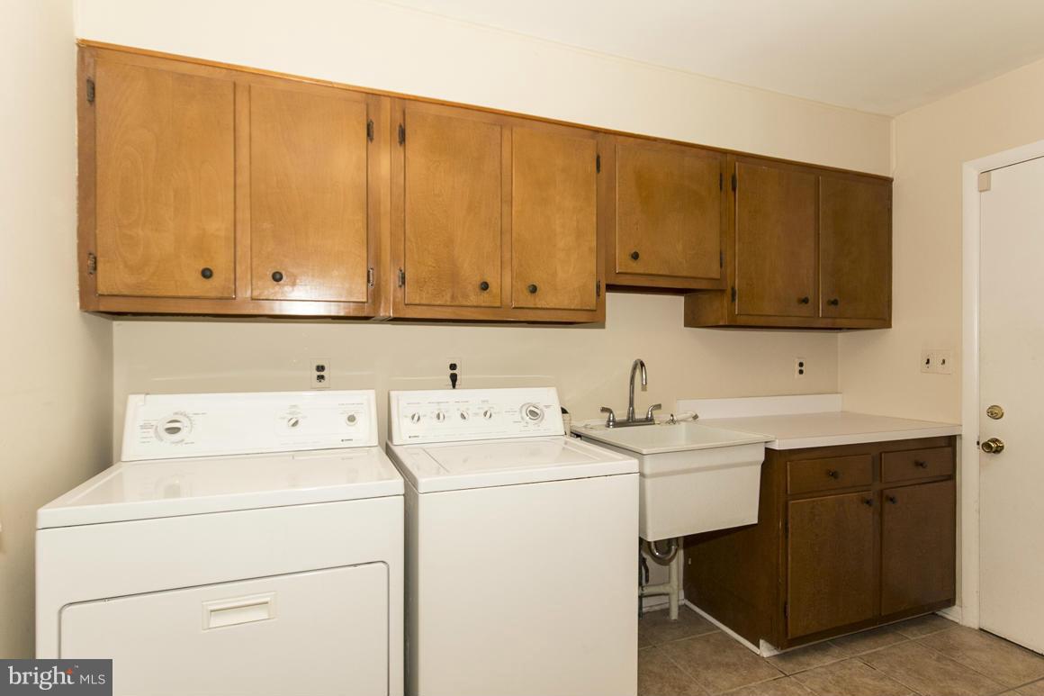 9911 Pepper Hill Road Perry Hall, MD 21128 - Photo 11 of 30 a utility room with dryer and washer