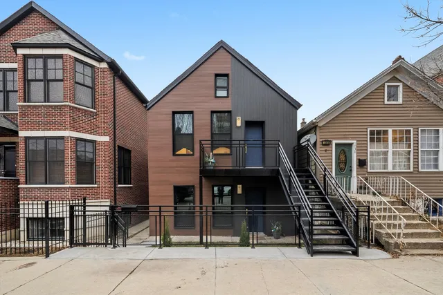 $599,900 | 1040 West 34th Place, Chicago, IL 60608