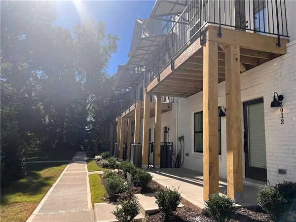 $3,200 | 2011 Oak Lane Northeast, Atlanta, GA 30318