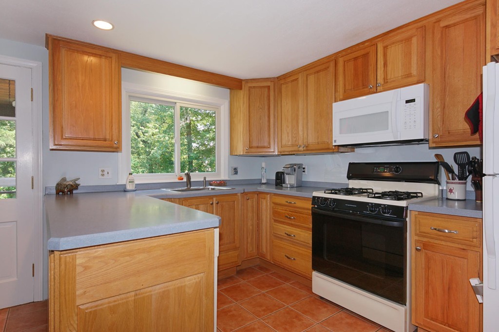 31 Partridge Road Medfield, MA 02052 - Photo 10 of 30 Gallery Image 10