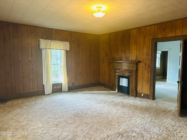 a view of empty room with a fireplace