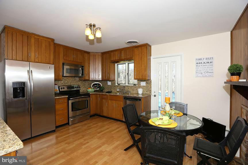 13205 Darnestown Road Gaithersburg, MD 20878 - Photo 12 of 25 Kitchen