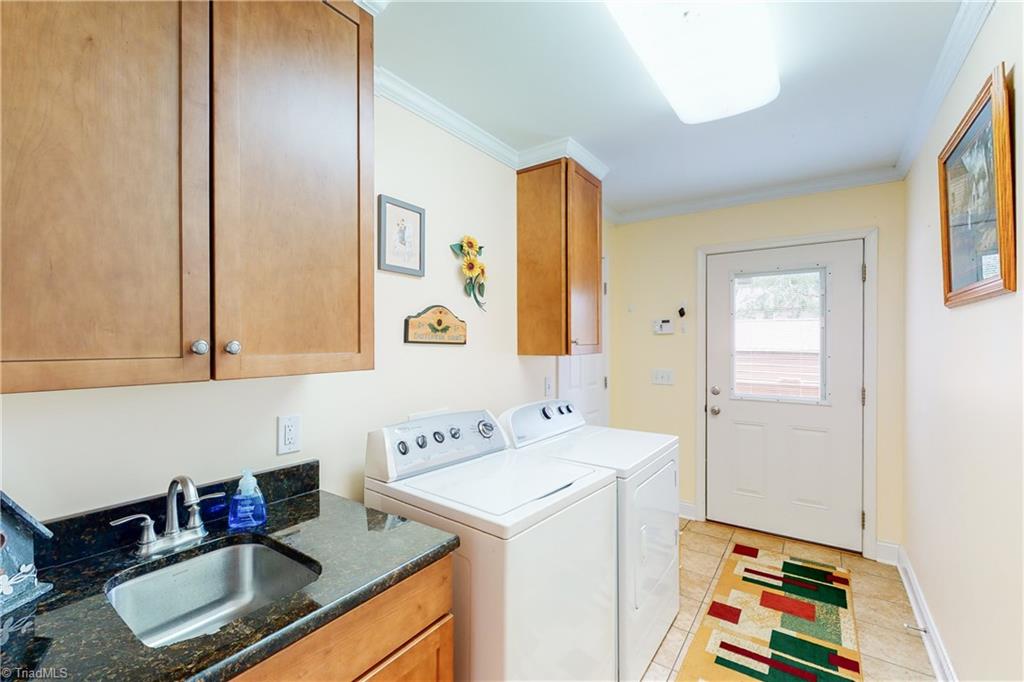 1241 Panther Point Road Richfield, NC 28137 - Photo 29 of 50 Laundry