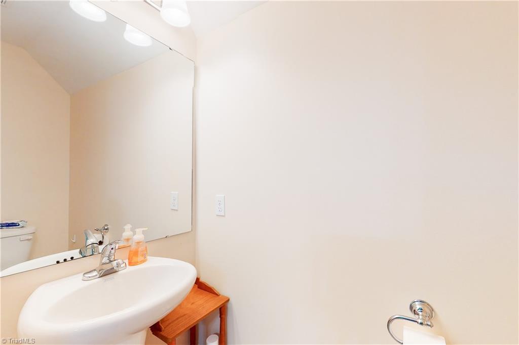 1241 Panther Point Road Richfield, NC 28137 - Photo 33 of 50 Half bath in loft