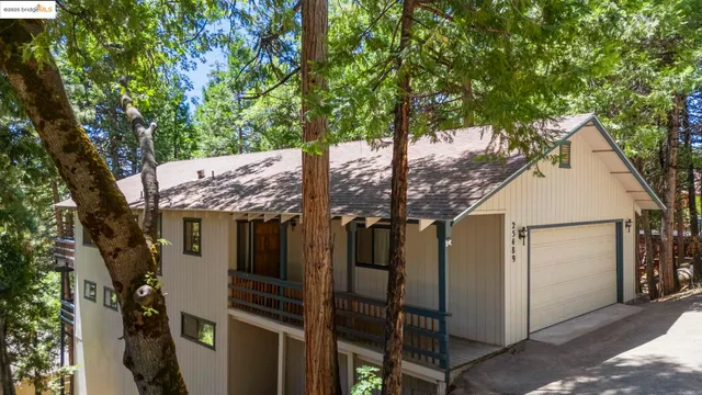 a view of a house with a tree