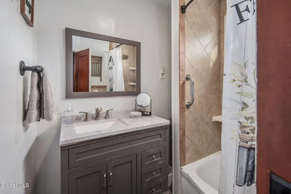 $249,900 | 552 North Harpersfield Road, Jefferson, NY 12093