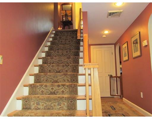 39 Howland Street Needham, MA 02492 - Photo 3 of 20 Gallery Image 3