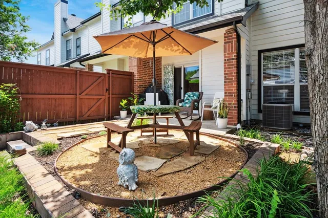 a view of a house with backyard and sitting area