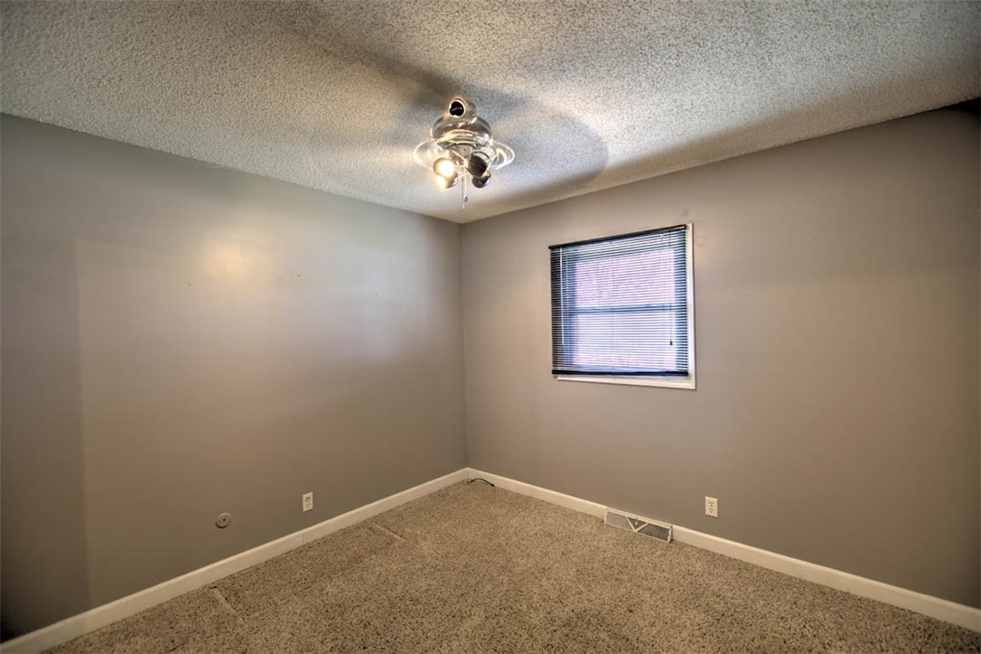 2420 North Summit Avenue Decatur, IL 62526 - Photo 18 of 26 Gallery Image 18