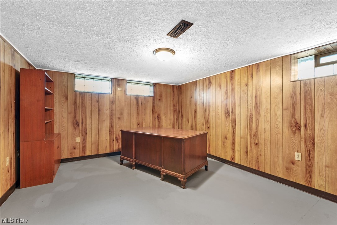 7413 Ward Road Cleveland, OH 44134 - Photo 24 of 33 Gallery Image 24