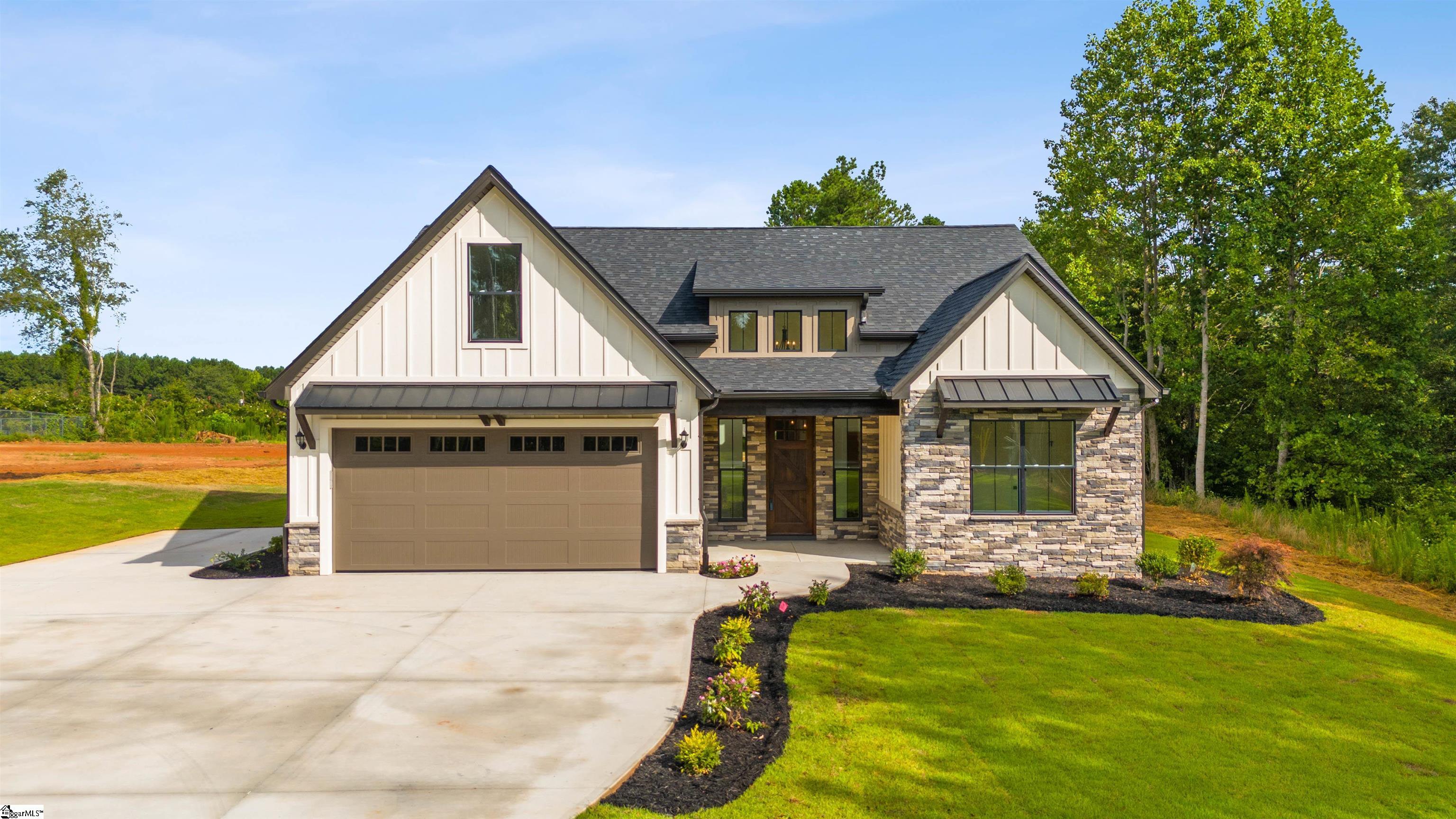 428 Honeysuckle Road Campobello, SC 29322 - Photo 1 of 36 Gallery Image 1