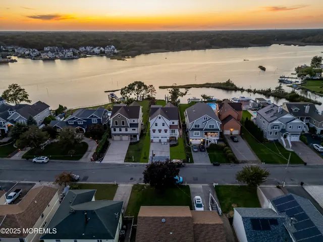 a picture of a bench in the background