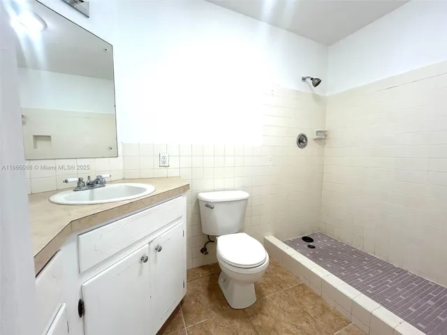 a view of a livingroom with a ceiling fan and window