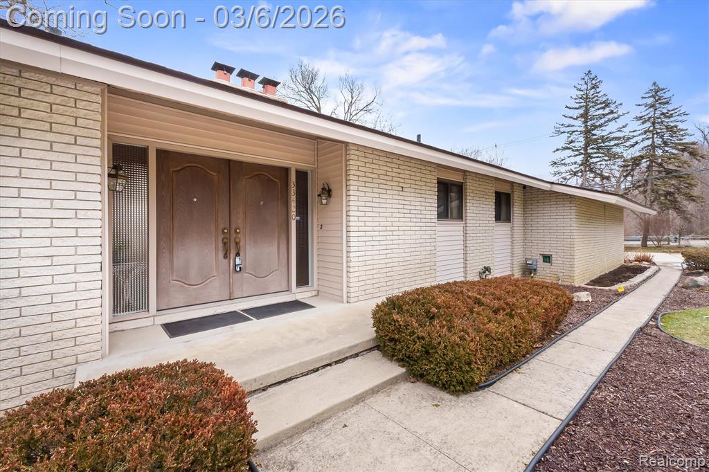 33420 Quaker Valley Road Farmington Hills, MI 48331 - Photo 7 of 32