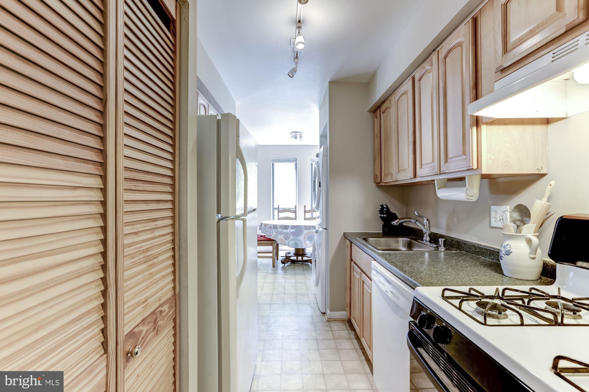 11260 Chestnut Grove Square, Unit 237 Reston, VA 20190 - Photo 17 of 37 The kitchen offers a large pantry closet