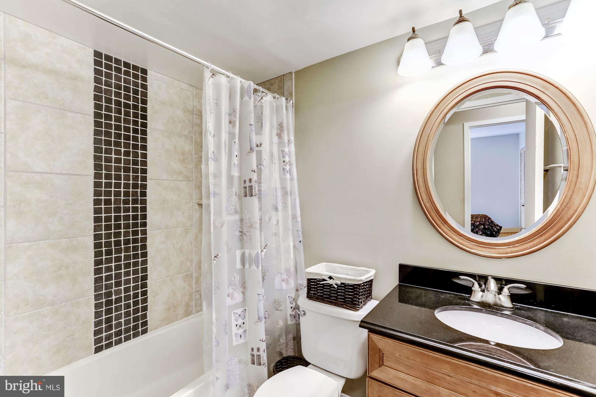 11260 Chestnut Grove Square, Unit 237 Reston, VA 20190 - Photo 25 of 37 Full hall bath