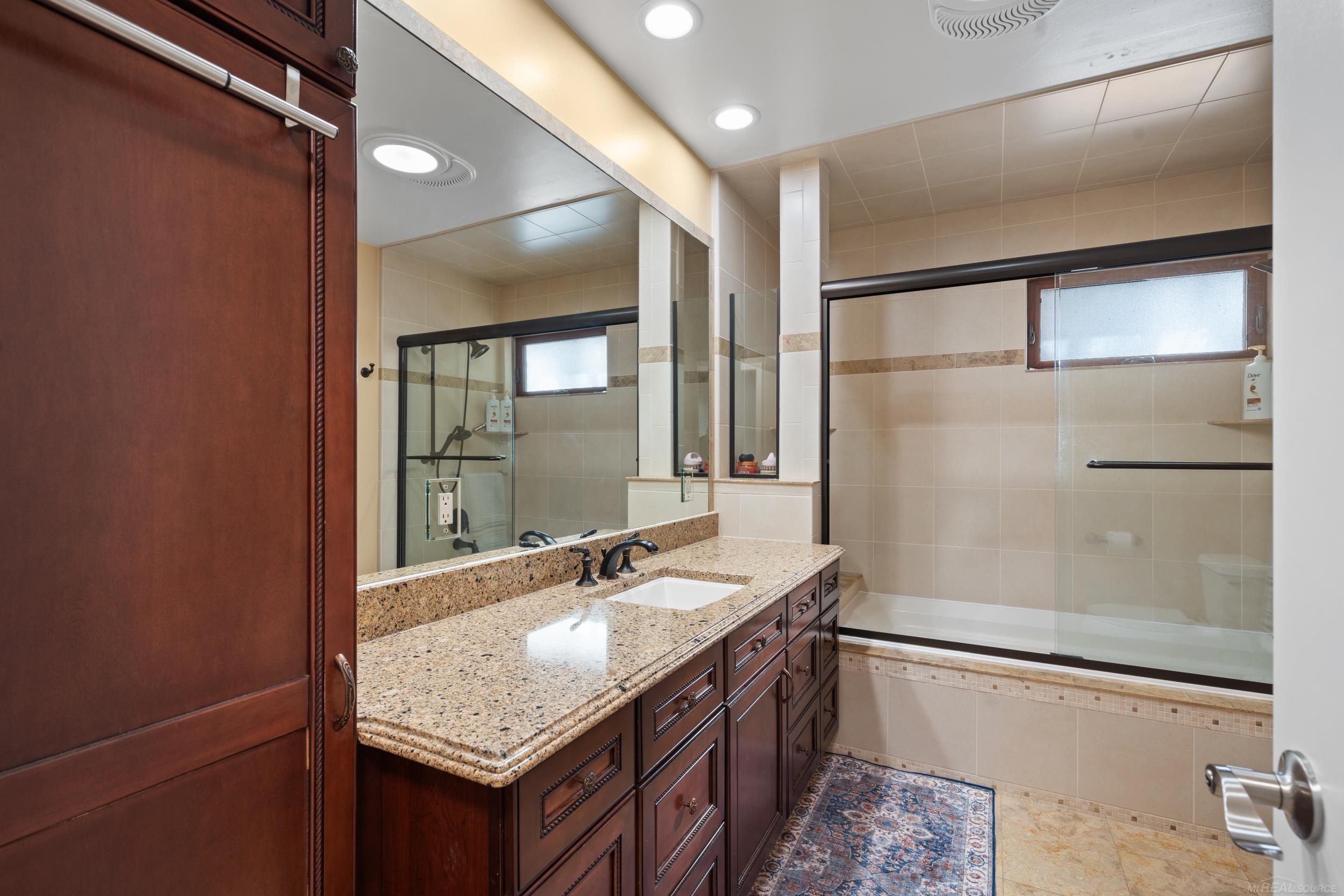18150 22 Mile Road Macomb, MI 48044 - Photo 22 of 37 50165691-6a67dea7-8c17-467c-9743-e4539e26e57e.JPG
