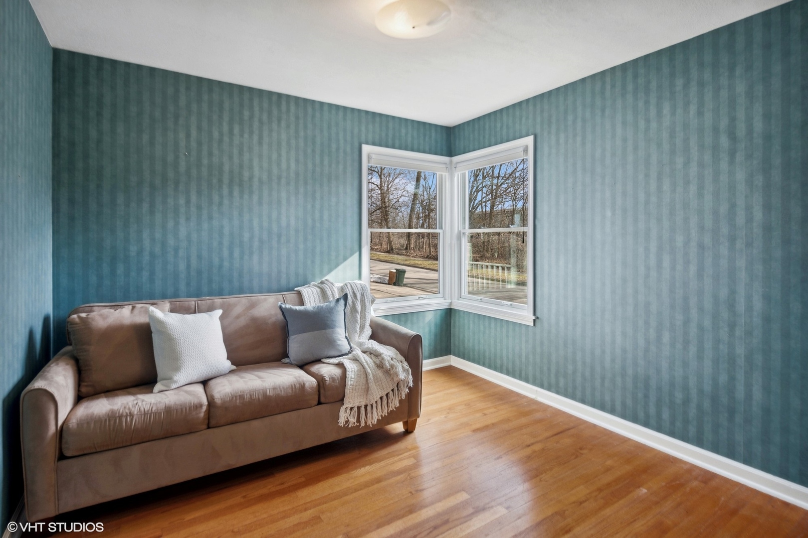 557 Riford Road Glen Ellyn, IL 60137 - Photo 16 of 25 a living room with furniture and a window