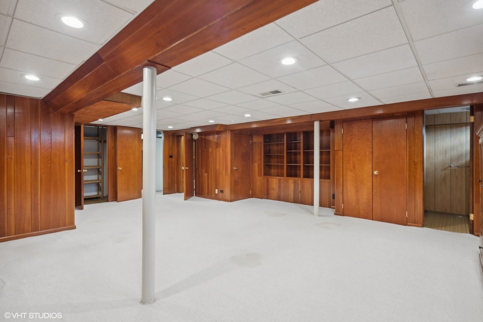 557 Riford Road Glen Ellyn, IL 60137 - Photo 19 of 25 a view of an empty room