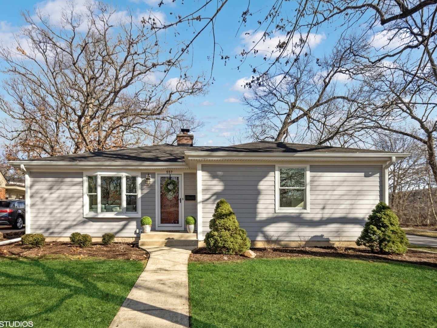 557 Riford Road Glen Ellyn, IL 60137 - Photo 2 of 25 front view of a house with a yard