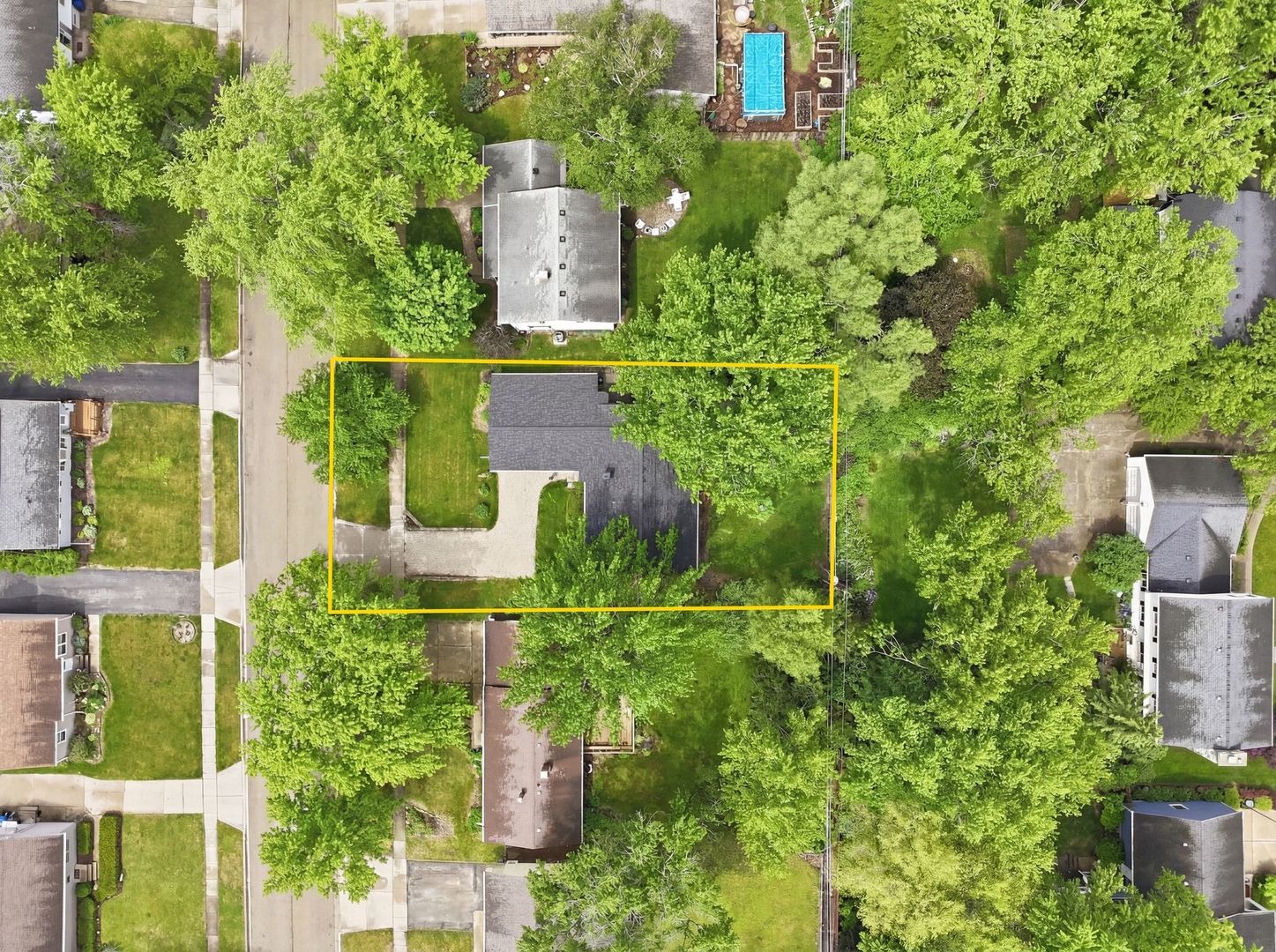 323 East Dresser Road DeKalb, IL 60115 - Photo 3 of 37