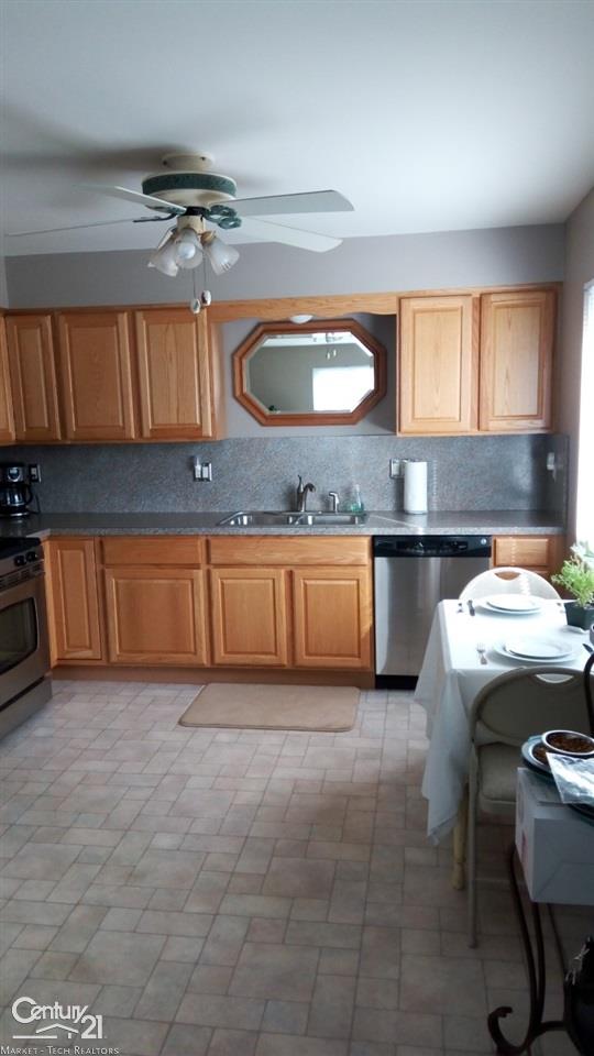 7235 Cardinal Road Algonac, MI 48001 - Photo 11 of 22 31306814-10.JPG