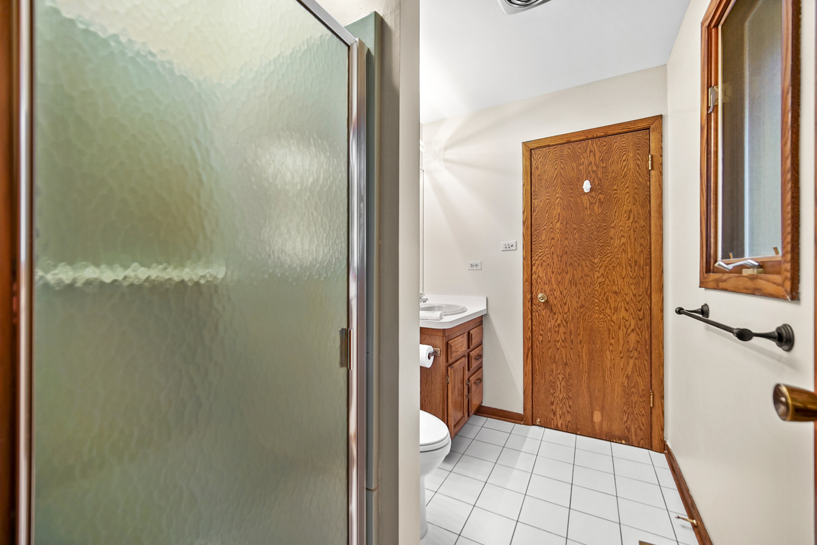 13105 Maple Road Mokena, IL 60448 - Photo 16 of 35 a view of a bathroom