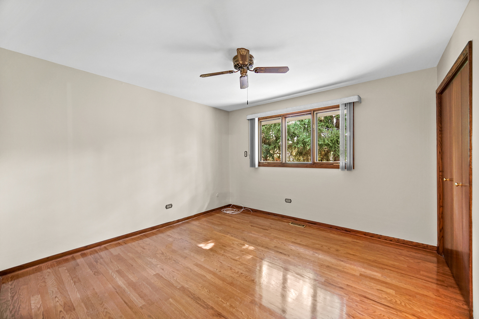 13105 Maple Road Mokena, IL 60448 - Photo 18 of 35 a view of empty room with wooden floor and fan
