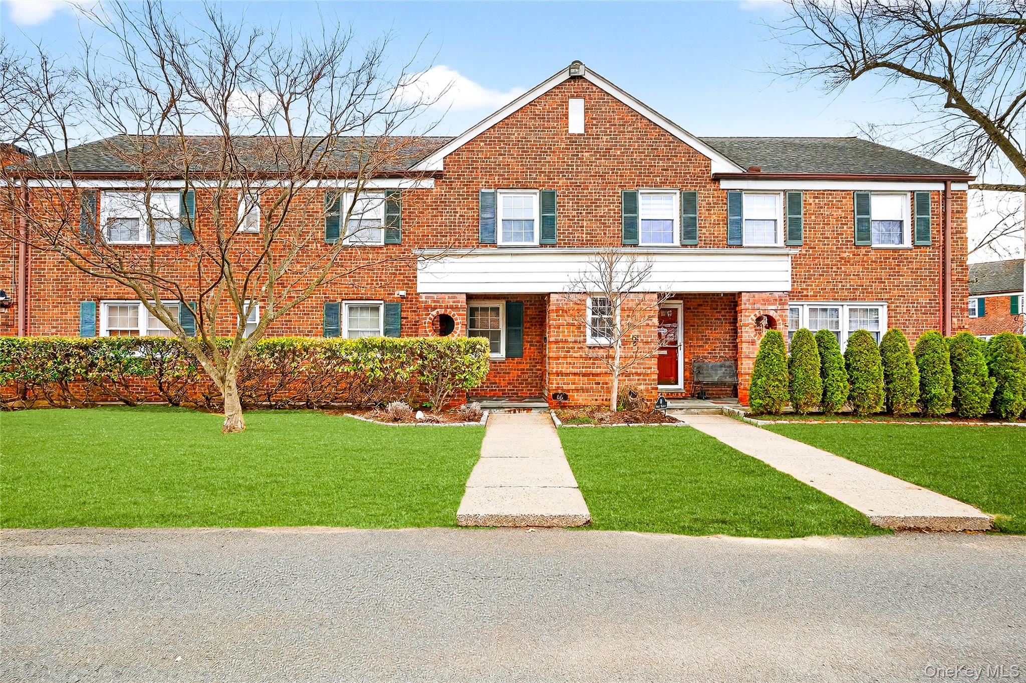 66 Robins Crescent, Unit 66 New Rochelle, NY 10801 - Photo 2 of 34