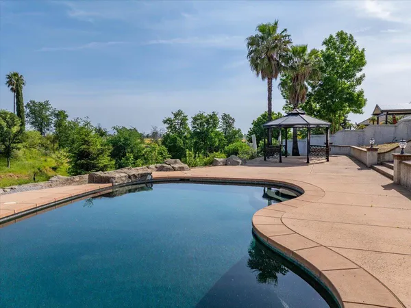 $135,000 | 871 Santa Cruz Drive, Redding, CA 96003