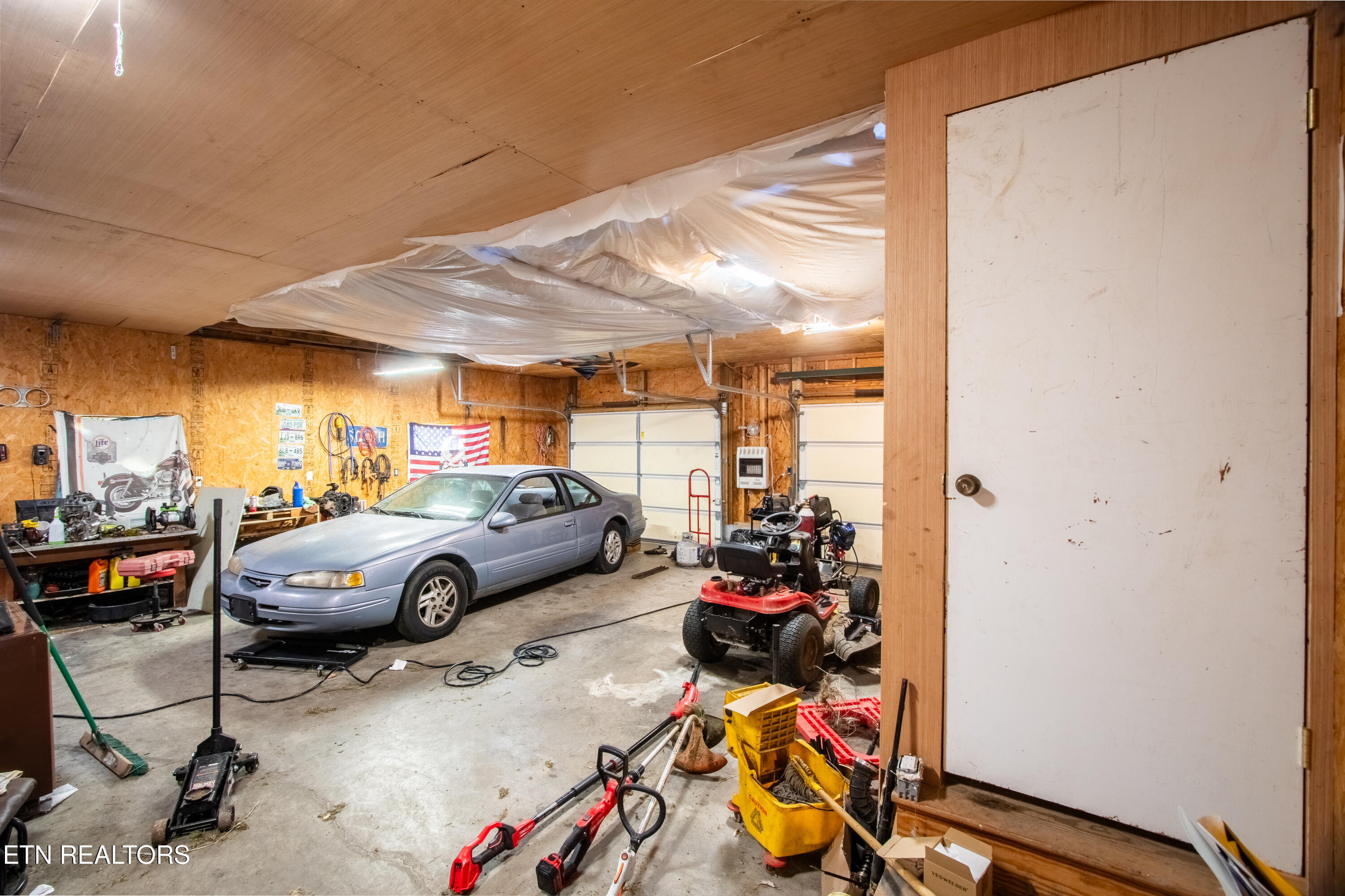213 Brock Road Maynardville, TN 37807 - Photo 14 of 26 Spacious Garage