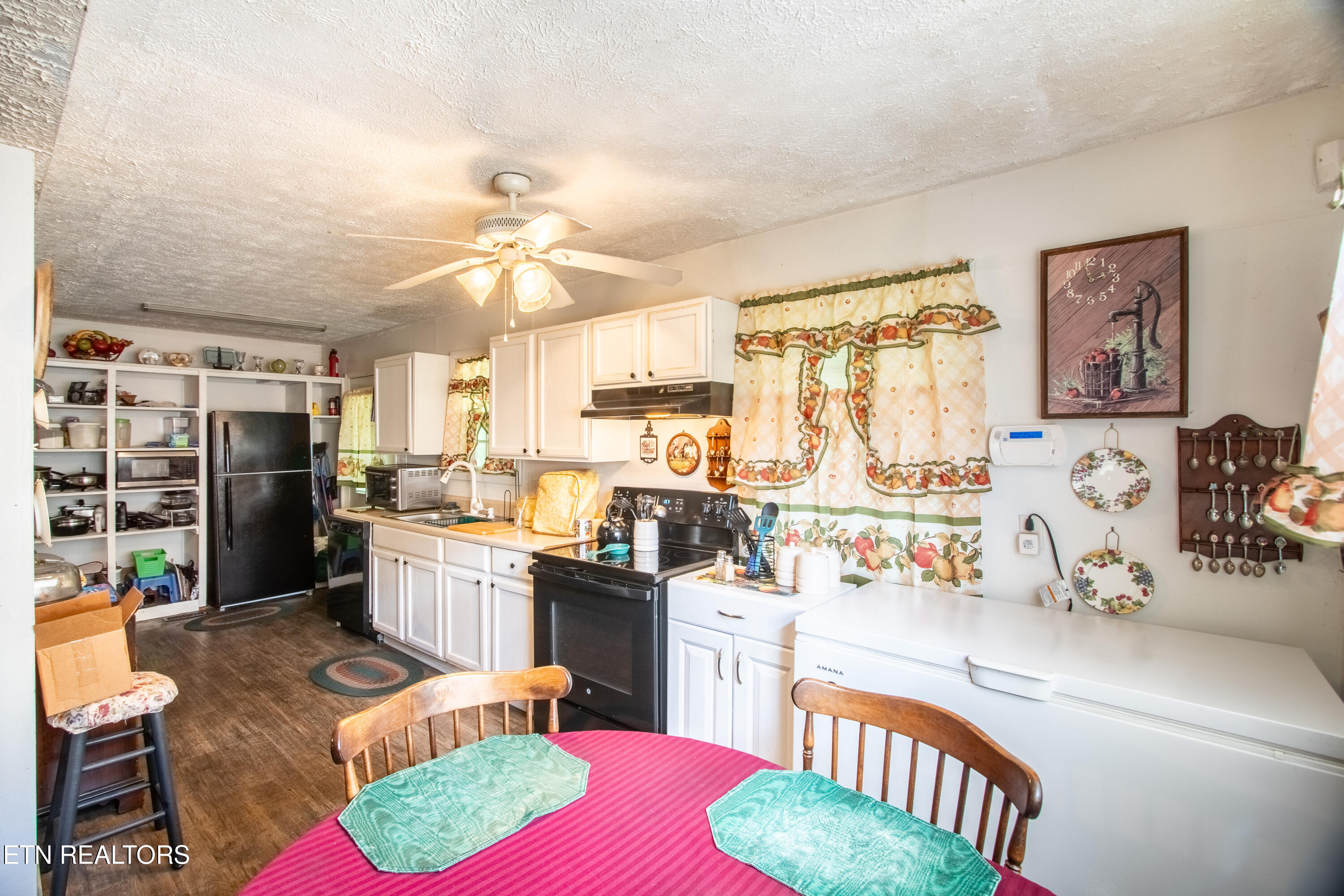 213 Brock Road Maynardville, TN 37807 - Photo 5 of 26 Kitchen with ample storage!