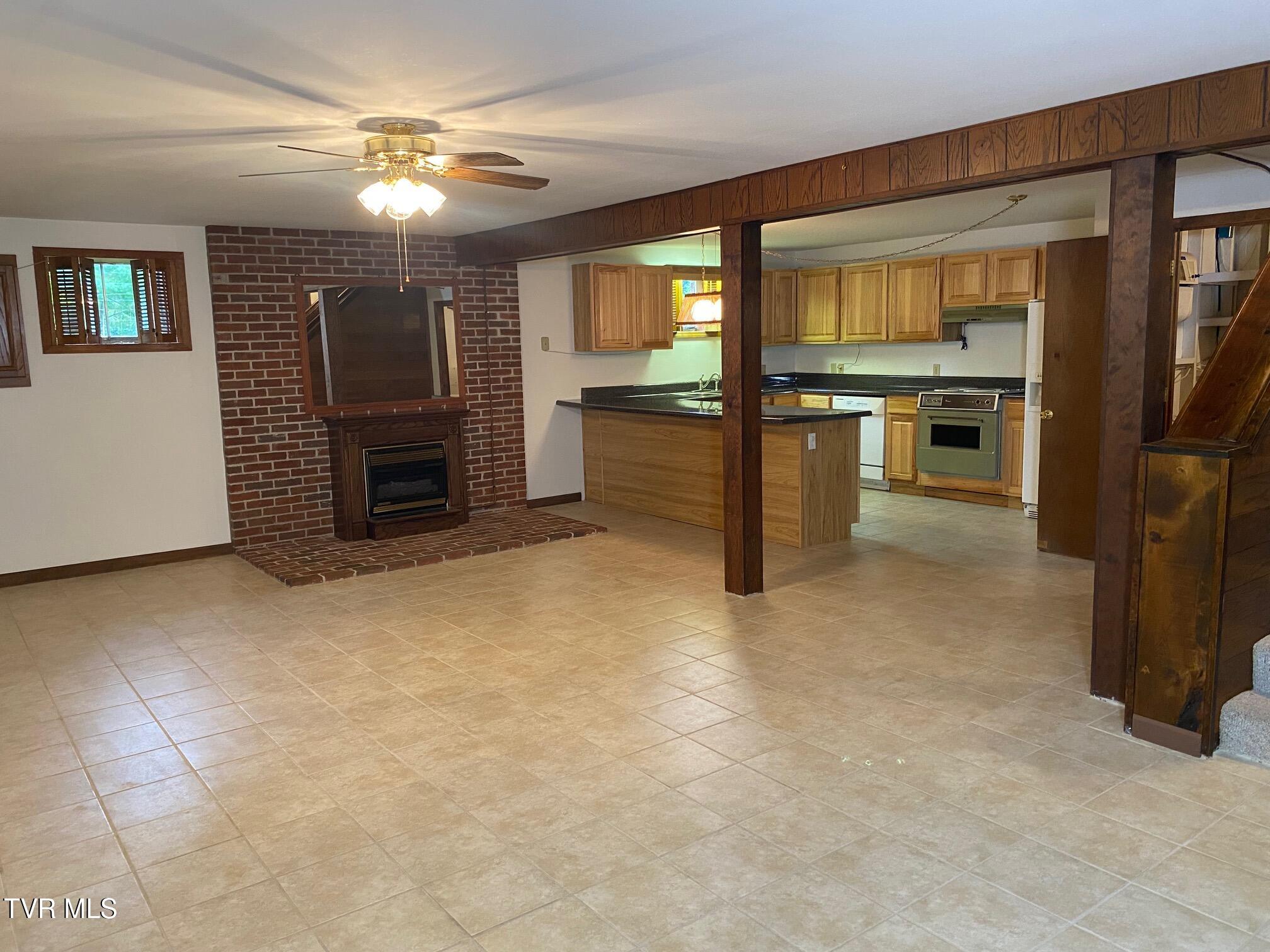 3204 Marbleton Road Unicoi, TN 37692 - Photo 93 of 114 Open living area