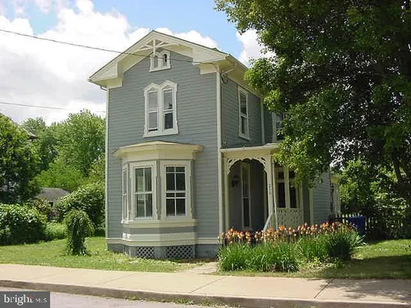 $1,985 | 215 Blue Ridge Avenue, Front Royal, VA 22630