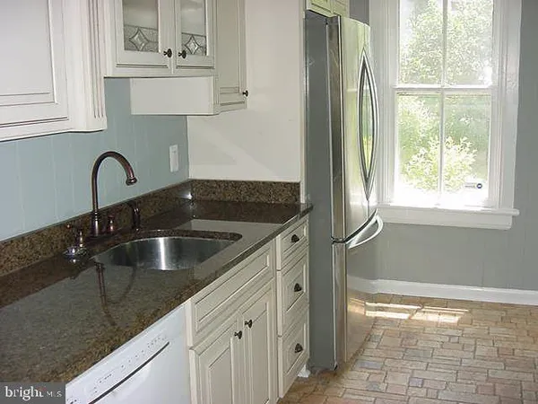 $1,985 | 215 Blue Ridge Avenue, Front Royal, VA 22630