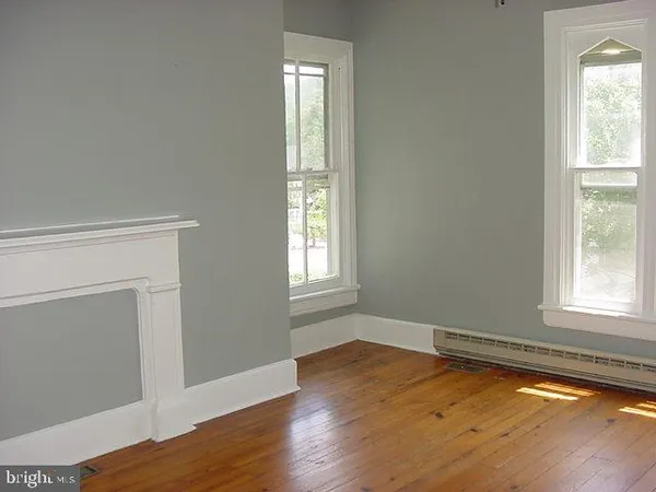 $1,985 | 215 Blue Ridge Avenue, Front Royal, VA 22630