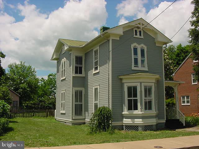 215 Blue Ridge Avenue Front Royal, VA 22630 - Photo 2 of 24