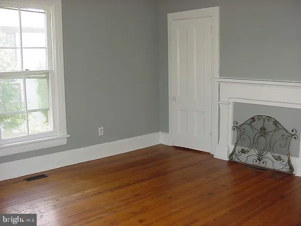 $1,985 | 215 Blue Ridge Avenue, Front Royal, VA 22630