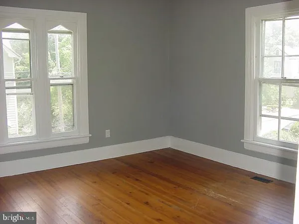 $1,985 | 215 Blue Ridge Avenue, Front Royal, VA 22630