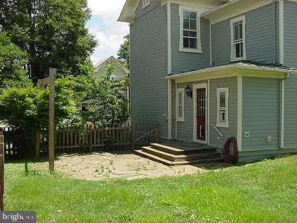 $1,985 | 215 Blue Ridge Avenue, Front Royal, VA 22630